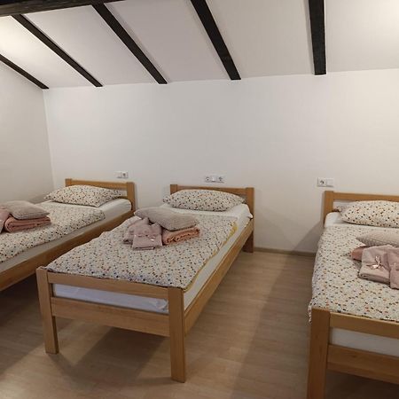 Naid Apartmani Kulen Vakuf Esterno foto