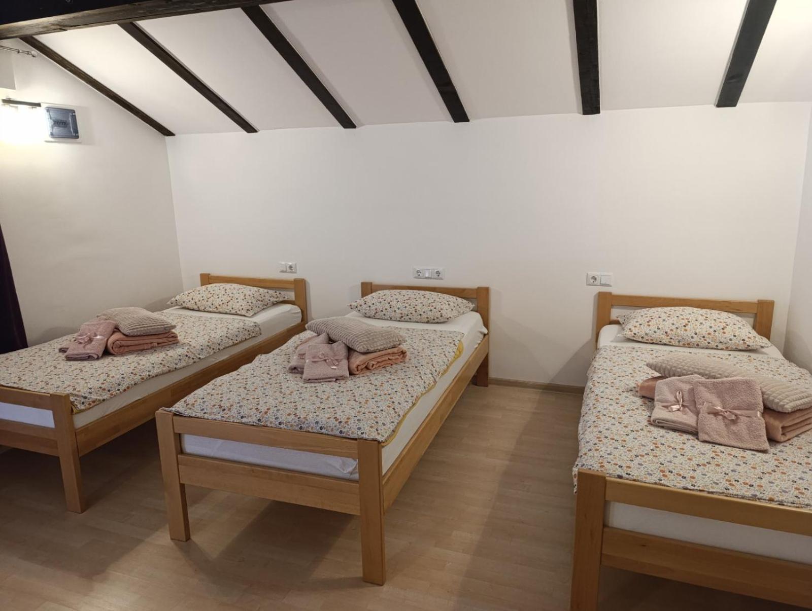 Naid Apartmani Kulen Vakuf Esterno foto