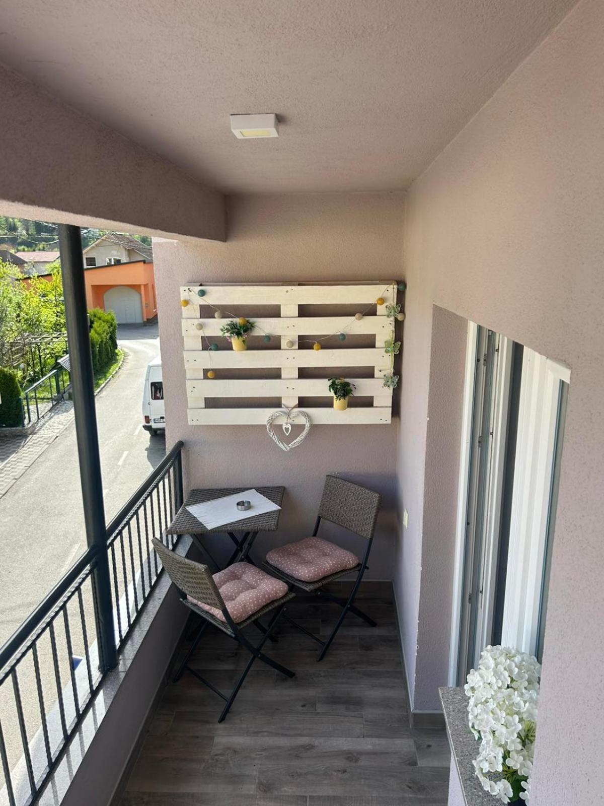 Naid Apartmani Kulen Vakuf Esterno foto